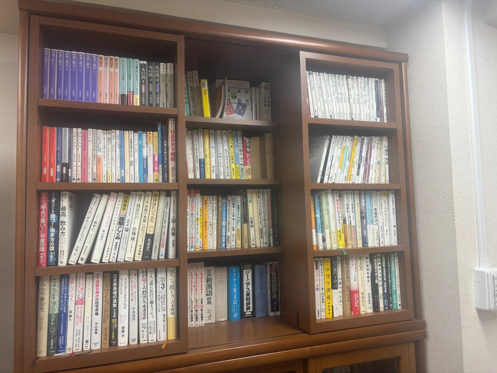 知識が最高の武器。あなたを支える「図書資料補助制度」